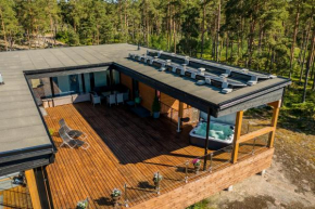 Seaview villa with jacuzzi in Taivassalo